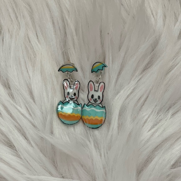 Handmade Easter bunny earring - Picture 2 of 2